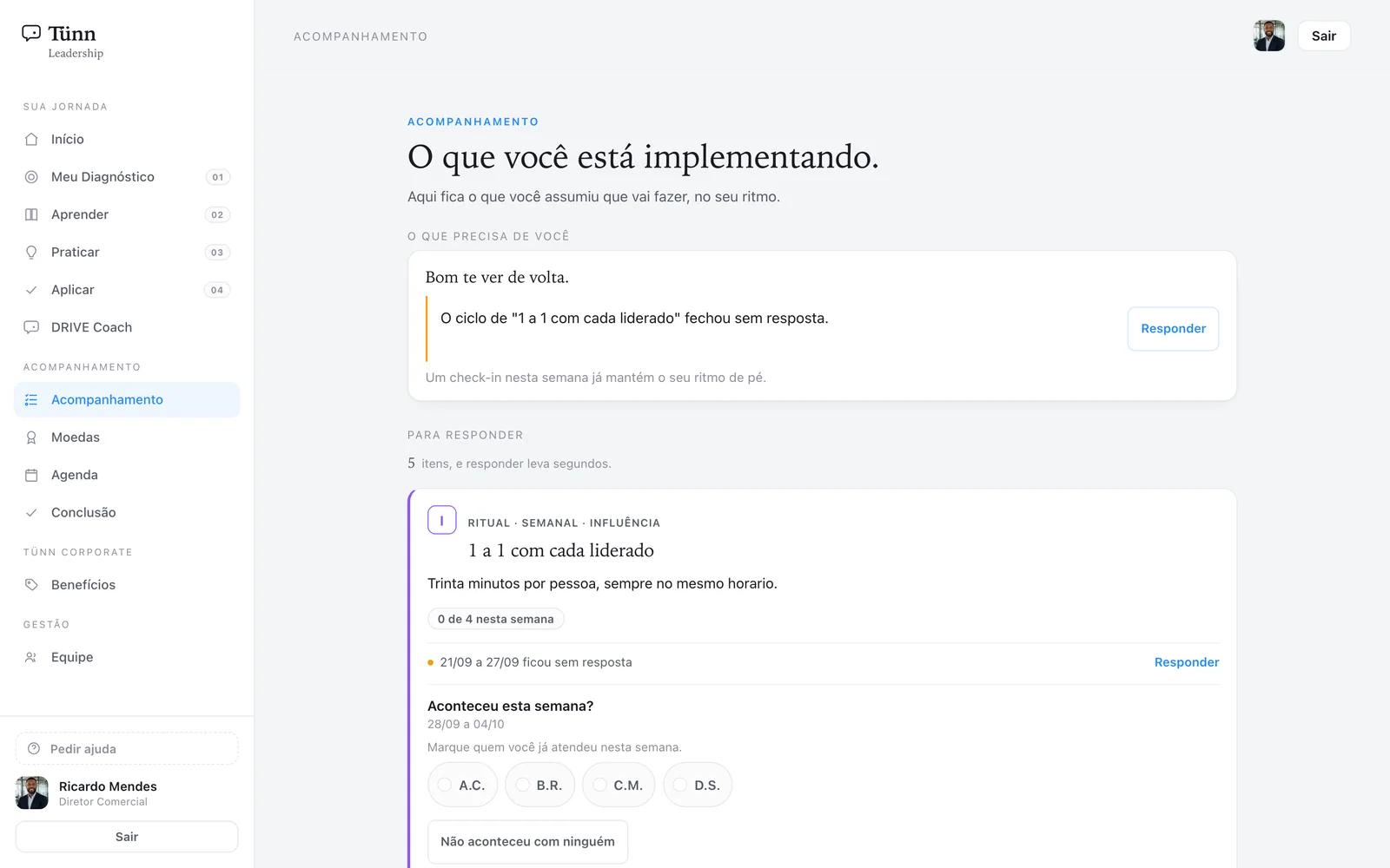Tela de acompanhamento da plataforma DRIVE, com o ritual semanal e os nomes do time para marcar quem já foi atendido na semana.